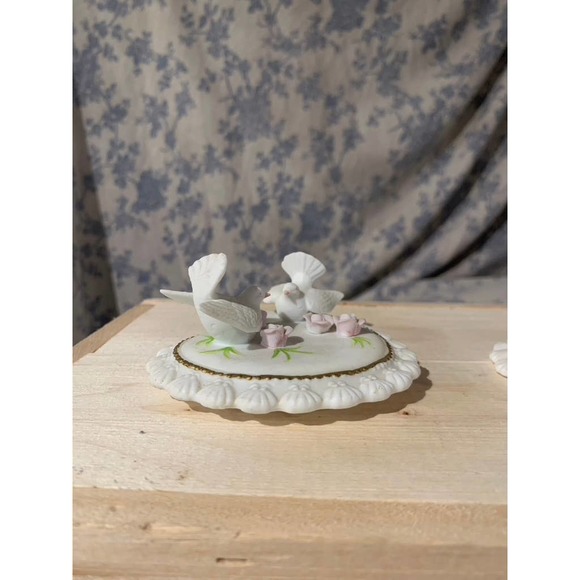 Vintage 1987 Lefton Heart Shaped Pair of Trinket Box with Doves - Picture 5 of 15